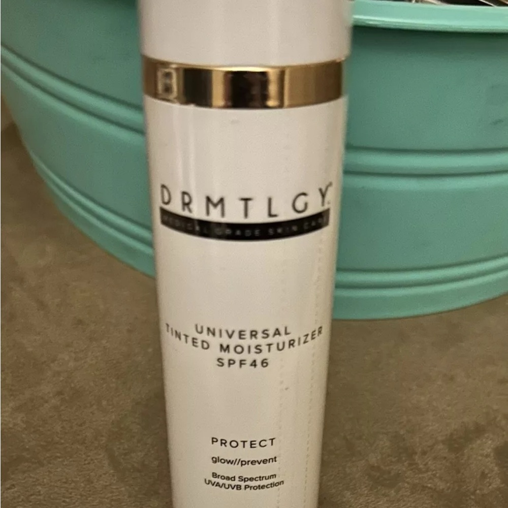 DRMTLGY Universal Tinted Moisturizer SPF 46 1.7 FlOz